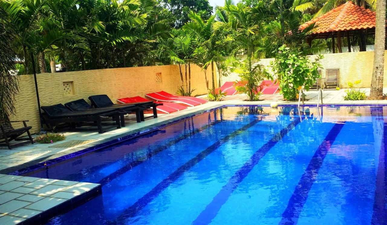 Maple Leaf Hotel เนกอมโบ ภายนอก รูปภาพ