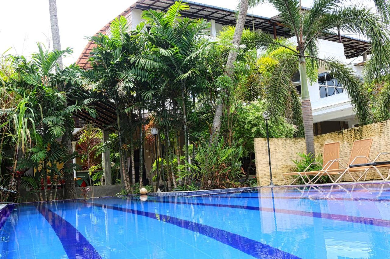 Maple Leaf Hotel เนกอมโบ ภายนอก รูปภาพ