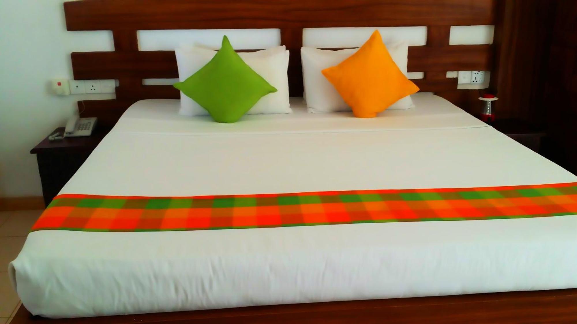 Maple Leaf Hotel เนกอมโบ ภายนอก รูปภาพ