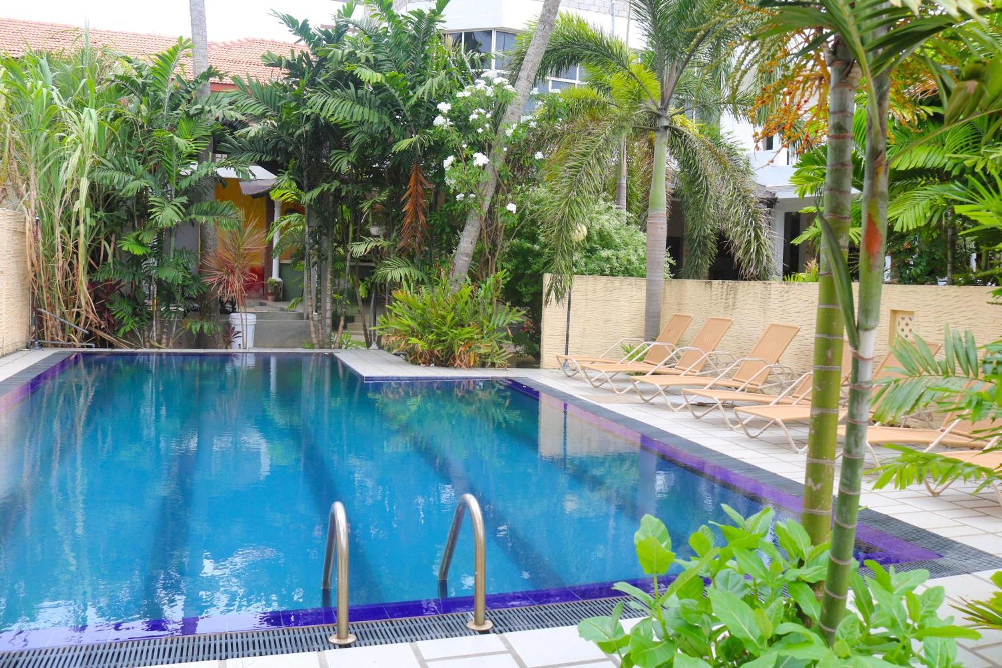 Maple Leaf Hotel เนกอมโบ ภายนอก รูปภาพ